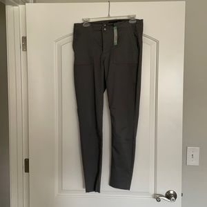 Tinsel Casia Frayed Chino Pant. Gray size 4 (27)